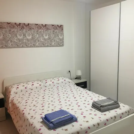 With One Bedroom In Arona, With Wifi - 500 M From The Apartment