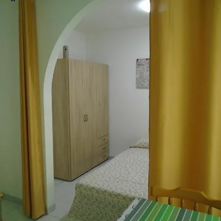アパート With One Bedroom In Arona, With Wifi - 500 M From The