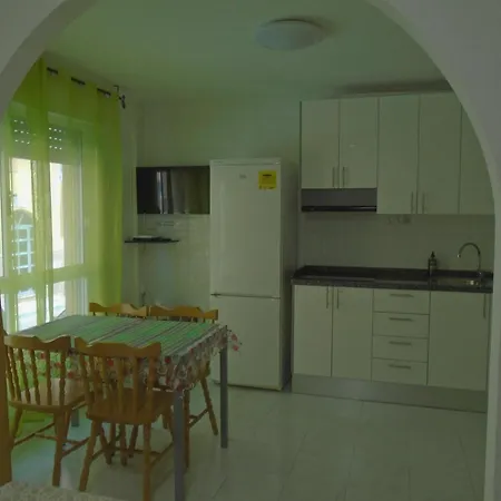 With One Bedroom In Arona, With Wifi - 500 M From The アパート